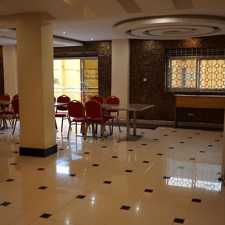 Royal Park Hotel Джинджа Екстериор снимка