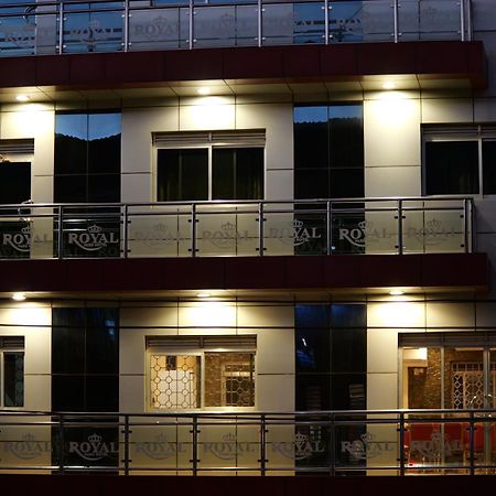 Royal Park Hotel Джинджа Екстериор снимка