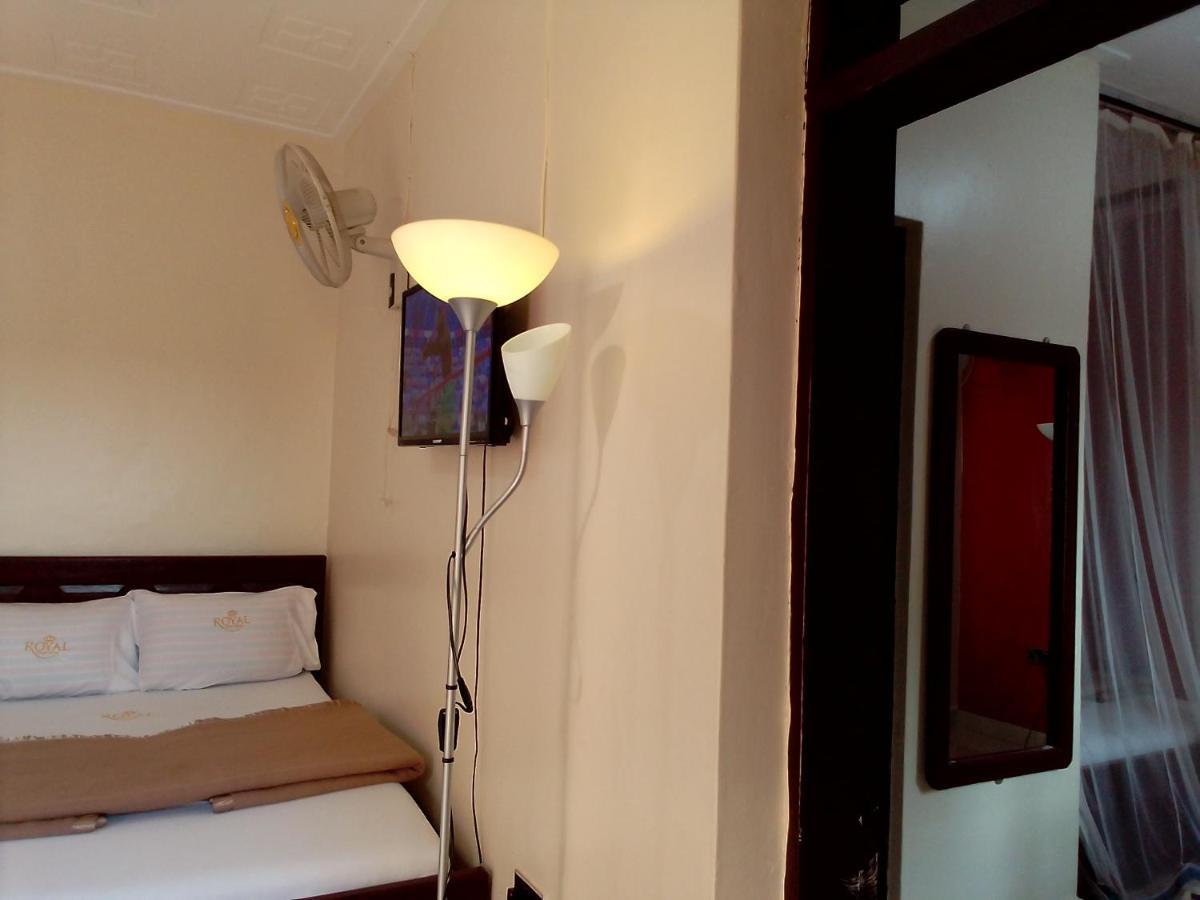 Royal Park Hotel Джинджа Екстериор снимка