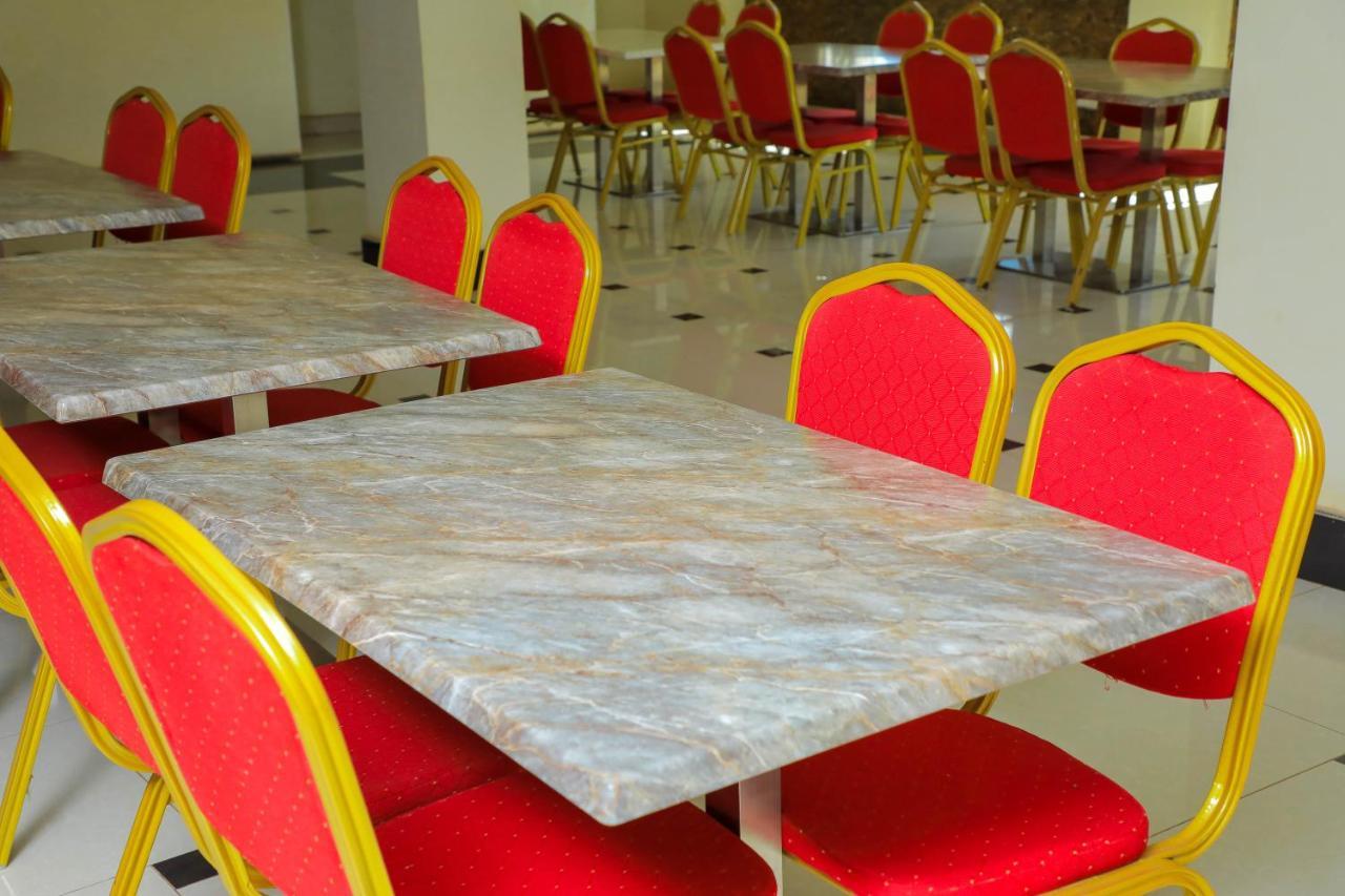 Royal Park Hotel Джинджа Екстериор снимка