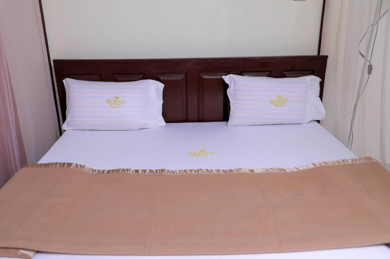Royal Park Hotel Джинджа Екстериор снимка